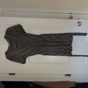 Soft T-shirt dress with belt